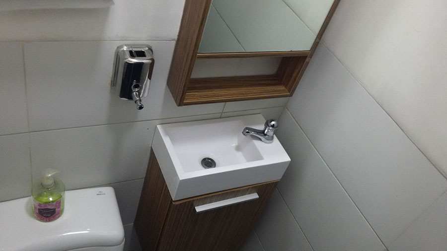 tiny-bathroom-1.jpg